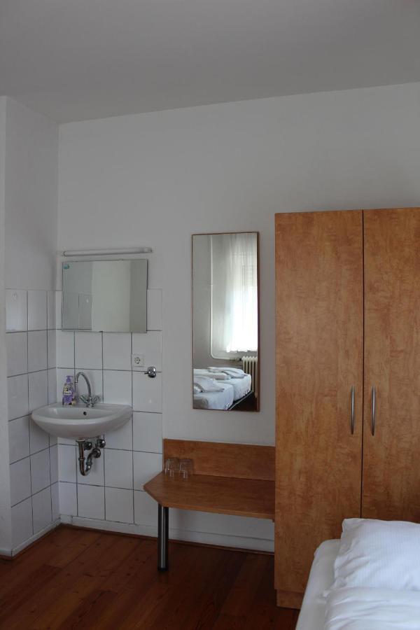 Gasthaus Zum Ritter Karlsdorf-Neuthard Buitenkant foto