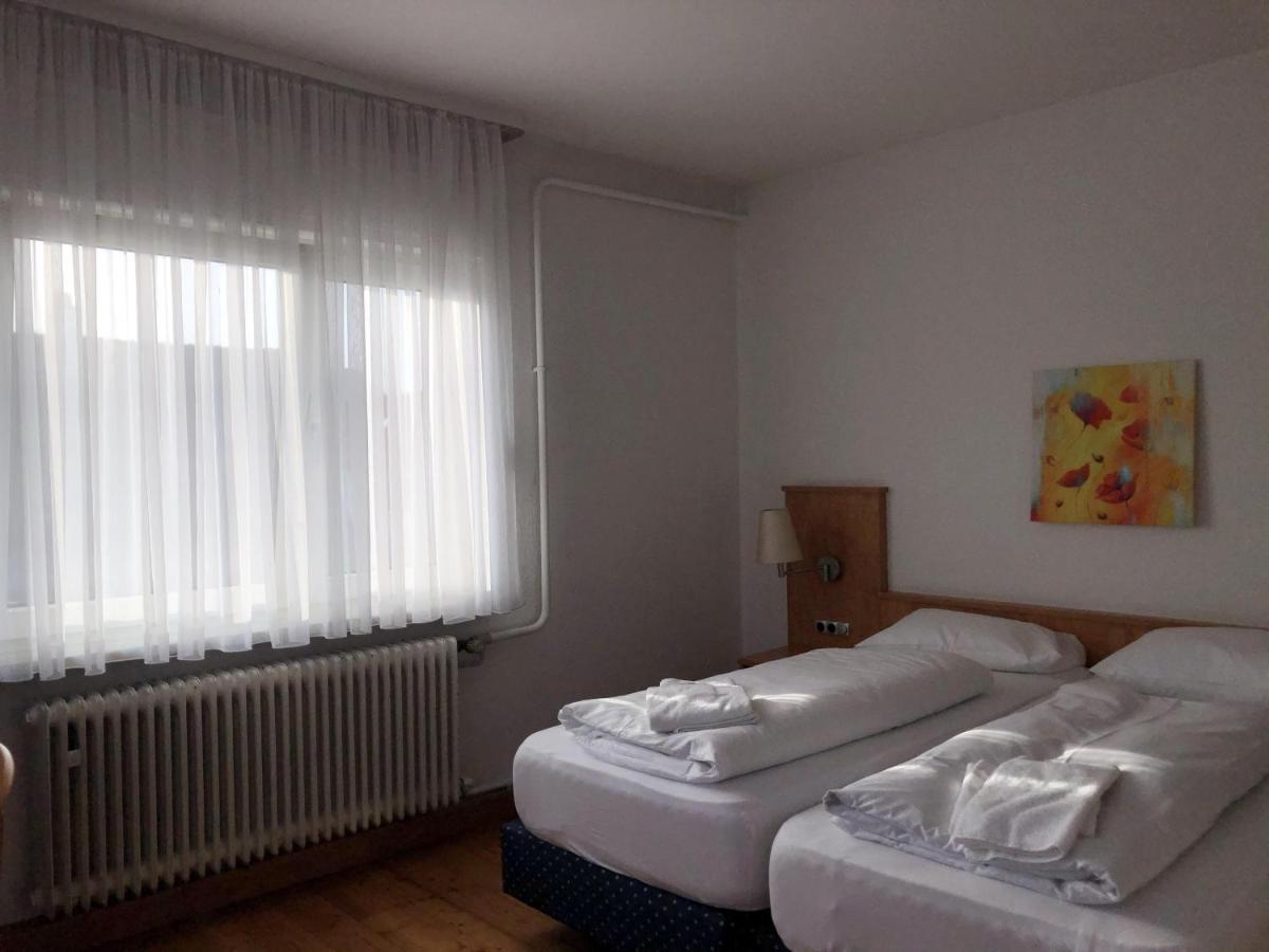 Gasthaus Zum Ritter Karlsdorf-Neuthard Buitenkant foto